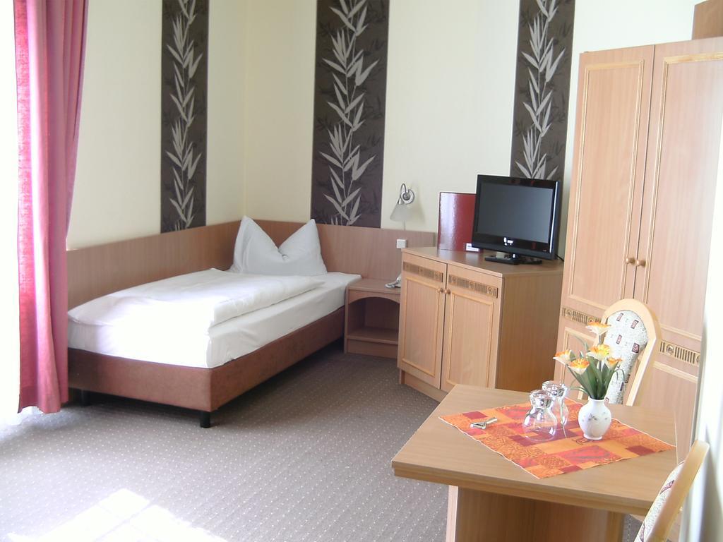 Mucha Ohg Hotel Sembziner Hof Klink Habitación foto